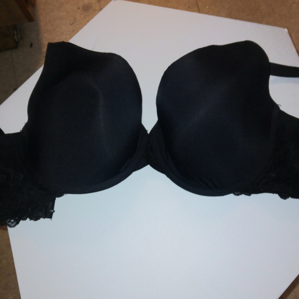 NEW! All Black bra with lace 38DD